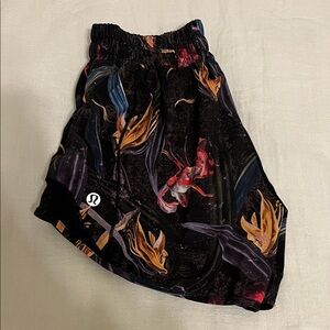 Lululemon Hotty Hot 4" Lined Short Size 0 Low Rise